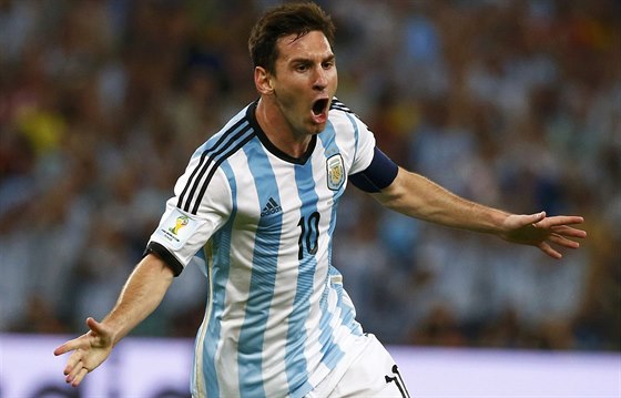 Argentinec Lionel Messi slaví svj gól v utkání proti Bosn, jím zvýil skóre...