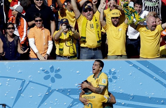 NAI HRDINOVÉ. Australtí fanouci slaví spolu se svými fotbalisty vyrovnání na...