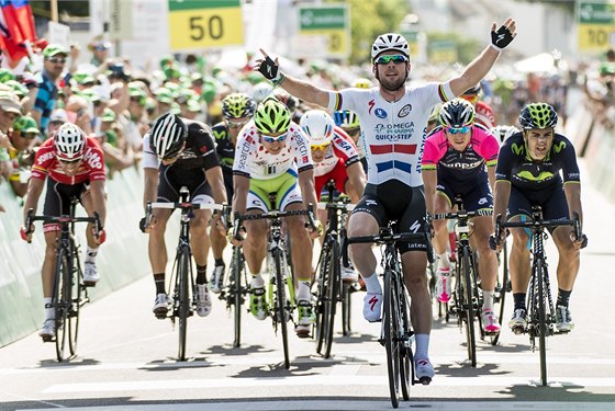 ROZHODNUTO. Mark Cavendish projídí cílem tvrté etapy závodu Kolem výcarska