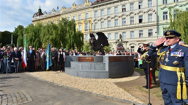 Na Klárov byl slavnostn odhalen pomník eskoslovenským letcm ve slubách RAF.