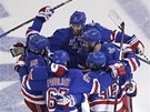 DOBR PRCE. Hokejist New York Rangers oslavuj gl. 