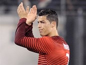 PORTUGALSK KLENOT. Cristiano Ronaldo tlesk divkm v ppravnm utkn proti