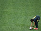 JSEM NA AD. Brazilsk tonk Neymar piluje trestn kopy.