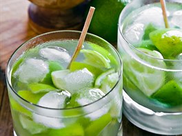 Caipirinha. Osvující koktejl se asto oznauje jako brazilský národní drink....