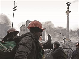 Fotografie z demonstrac na kyjevskm Majdanu vystavuje Igor Gilbo na radnici v...