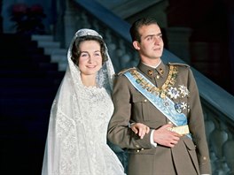 Svatební fotografie panlského krále Juana Carlose I. a jeho eny Sofie (14....