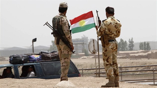 Kurdt ozbrojenci na pedmst Kirkku (11. ervna 2014)