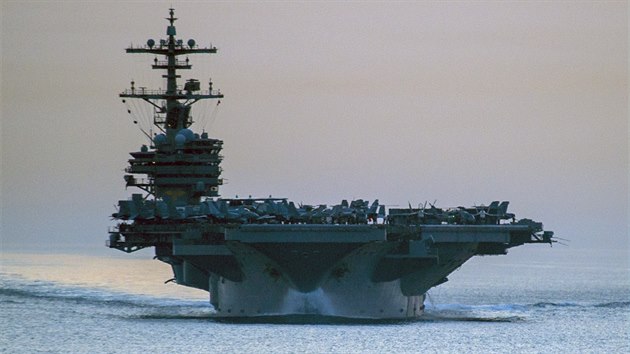 Americk letadlov lo USS George HW Bush v Perskm zlivu