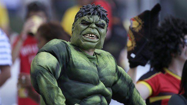 Jeden z belgickch fanouk se pevlkl do straidelnho kostmu filmovho hrdiny Hulka.