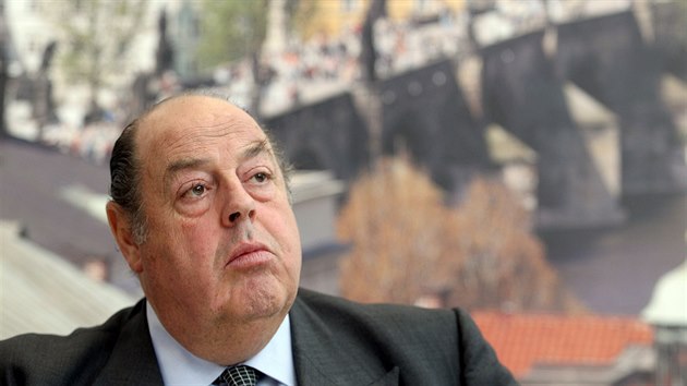 Churchillv vnuk Nicholas Soames pi nvtv Prahy (17. ervna 2014)