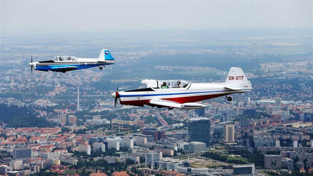 Zlny nad Pankrcem. Pod kdlem OK-OTF nevidte svho asu nejvy budovu v esku (pvodn budovu Motokovu), kter je schovna za bvalou budovou eskho rozhlasu, dnes City Tower. Dole vpravo Kav hory, sdlo esk televize.