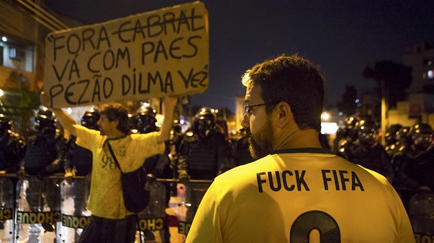 Demonstrace bhem mistrovstv svta v Brazlii, v Riu de Janieru ped utknm Argentina - Bosna a Hercegovina.