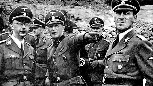 Z jihlavsk nvtvy Himmlera (vlevo) zatm fotka objevena nen. Na Vysoin ale zcela jist byl.