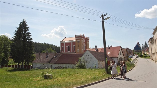 V Nov Cerekvi na Pelhimovsku se ve stedu veejnosti po nkolikalet rekonstrukci otevela synagoga. Postaven je v maurskm stylu jako jedin svho druhu ve stedn Evrop.