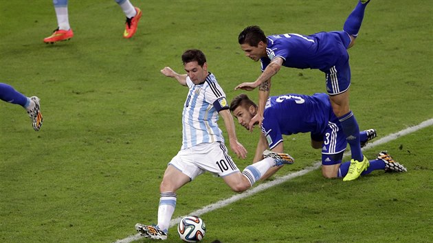 Argentinec Lionel Messi stl gl na 2:0 v utkn proti Bosn a Hercegovin na mistrovstv svta v Brazlii.