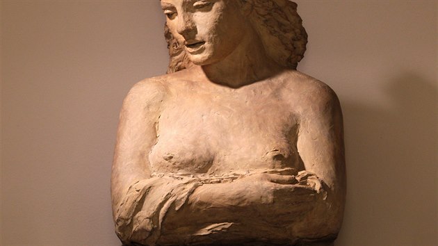 Jedno z dl sochaky Mary Duras.