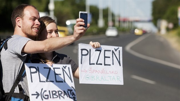 Mistrovstv esk republiky v autostopu zaalo. astnci se mus co nejrychleji dostat na Gibraltar.