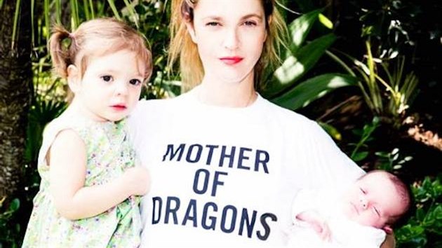Drew Barrymore zapzovala s obma dcerami, dvouletou Olivi a dvoumsn Frankie (2014).