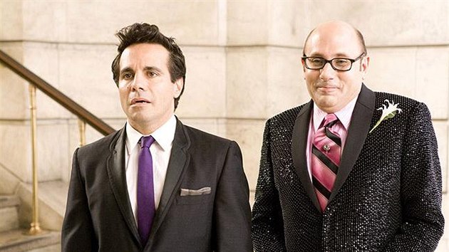 Mario Cantone a Willie Garson ve filmu Sex ve mst (2008)