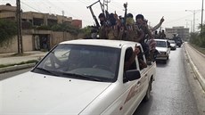 Bojovníci ISIL v Mosulu (13. ervna 2014)