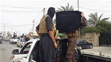 Bojovníci ISIL v Mosulu (13. června 2014) Bojovníci ISIL v Mosulu (13. června 2014)