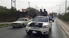 Bojovníci ISIL v Mosulu (13. června 2014) Bojovníci ISIL v Mosulu (13. června 2014)