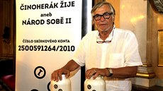 Patronem sbírky je herec Jiří Bartoška, který působil v někdejším Činoherním... Patronem sbírky je herec Jiří Bartoška, který působil v někdejším Činoherním...
