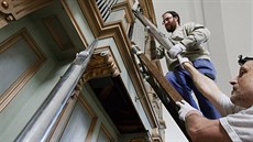 Varhanář Boris Mettler a intonér píšťal Zdeněk Henych provádějí poslední úpravy... Varhanář Boris Mettler a intonér píšťal Zdeněk Henych provádějí poslední úpravy...