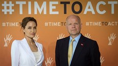 Angelina Jolie a William Hague na slavnostním zahájení mezinárodního zasedání,...