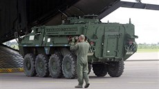 Americký obrnnec Stryker na cviení Sabre Strike v Pobaltí