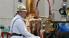 Klatovští dobrovolní hasiči a jejich naleštěná stříkačka je od pražské firmy R.... Klatovští dobrovolní hasiči a jejich naleštěná stříkačka je od pražské firmy R....