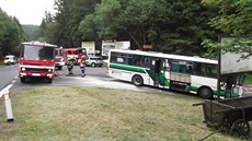 Za Jáchymovem začal hořet autobus, ve kterém jely děti na školu v přírodě. Za Jáchymovem začal hořet autobus, ve kterém jely děti na školu v přírodě.