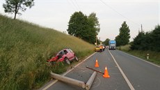 Auto narazilo do sloupu elektrického vedení na silnici č. I/11 od Vamberku... Auto narazilo do sloupu elektrického vedení na silnici č. I/11 od Vamberku...
