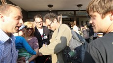 Do Havlíčkova Brodu přijeli film Všiváci představit jeho autoři a herci. Na... Do Havlíčkova Brodu přijeli film Všiváci představit jeho autoři a herci. Na...