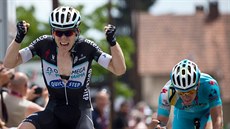 Jan Bakelants (vlevo) vítězí v šesté etapě na Criterium du Dauphine, ve sprintu... Jan Bakelants (vlevo) vítězí v šesté etapě na Criterium du Dauphine, ve sprintu...