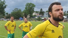Tomáš Ujfaluši (vpravo) se s fotbalovou kariérou rozloučil exhibičním zápasem v... Tomáš Ujfaluši (vpravo) se s fotbalovou kariérou rozloučil exhibičním zápasem v...