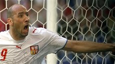Český útočník Jan Koller se raduje z gólu proti USA. Český útočník Jan Koller se raduje z gólu proti USA.