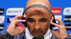 Jorge Sampaoli na tiskové konferenci Jorge Sampaoli na tiskové konferenci