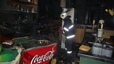 Likvidace požáru v nádražní restauraci v Turnově. Likvidace požáru v nádražní restauraci v Turnově.