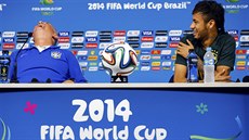 TO JE VESELO. Brazilský kou Luiz Felipe Scolari a hlavní hvzda jeho týmu...