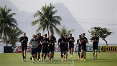NA TRÉNINKU. Anglití fotbalisté se pipravují na zápas proti Uruguayi v...