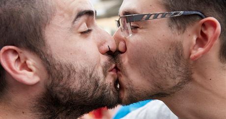 Homofobií si spolenost ekonomicky ubliuje, íká výzkum.