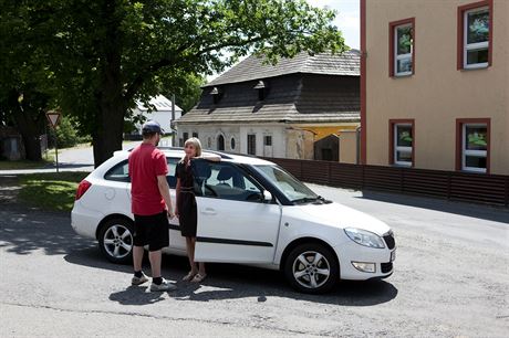 Ped kolou. Tady se Humlv ze zvan Siola domlouval s pedsedou Mrzkem o...