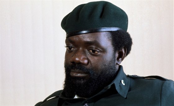Vdce angolských povstalc z hnutí UNITA Jonas Savimbi na archivním snímku.