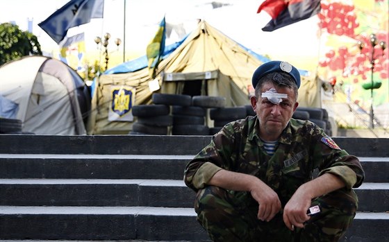 V srdci Kyjeva ve vojenských stanech dál zstávají stovky revolucioná z...