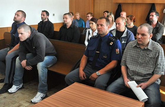 Gang, který pepadl 11 poboek heren, pot a bank, stanul u Krajského soudu v