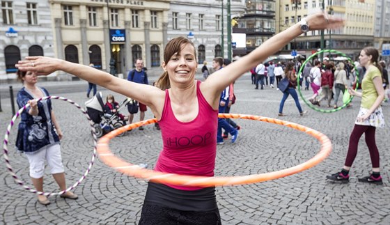 Hooping je skvlé fitness cviení, ale pro nkteré je i ivotním stylem.