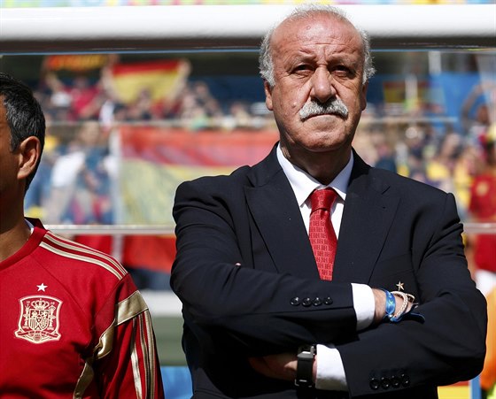 KRITIZOVANÝ TRENÉR. Lodivod panl Vicente Del Bosque ped utkáním proti...