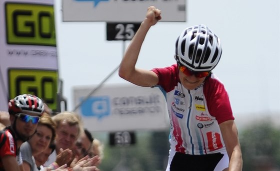 TRIUMF. Martina Sáblíková vítzí na eském ampionátu v silniní cyklistice v