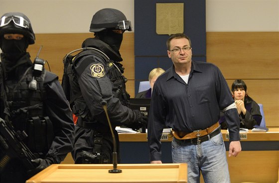Devtaticetiletý Martin Bódi u zlínského soudu, kvli deset let staré vrad.